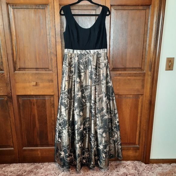 🛍 Aidan Mattox Metallic Gold Floral Jacquard Maxi Evening Gown Size 14 - Picture 2 of 15